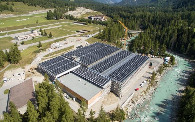 Fast 2500 Solarmodule produzieren Strom auf der ARA Oberengadin